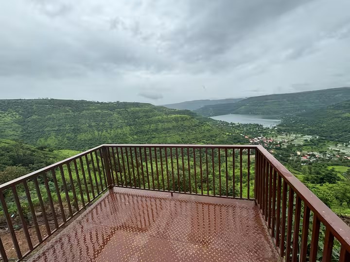 Viewing deck with full Mahu Dam panorama at Paramount's Vinayaka Panchgani